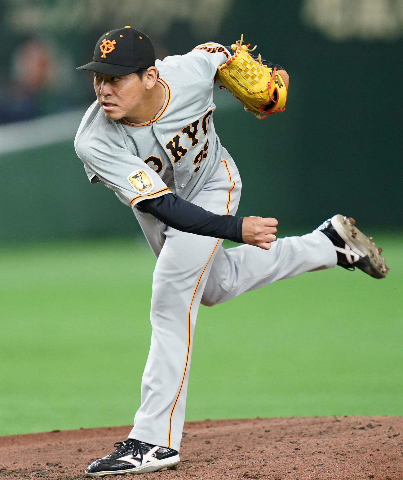 巨人対ヤクルト　3回表から登板した巨人桜井（撮影・横山健太）