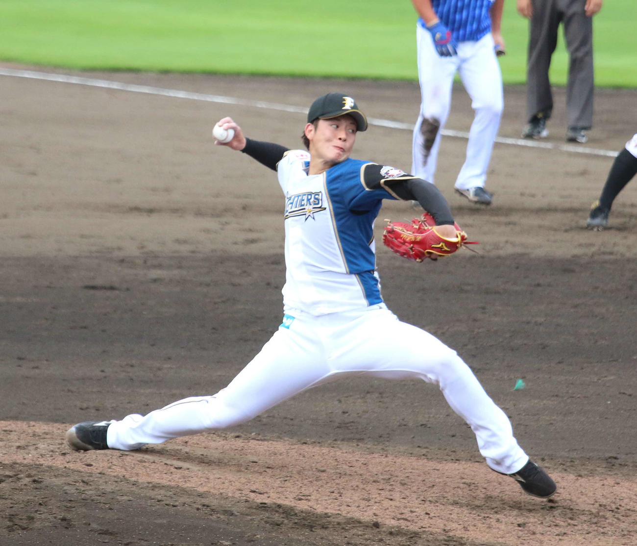日本ハム対DeNA 7回から登板し、プロ初セーブを挙げた日本ハム吉田（撮影・木下大輔）