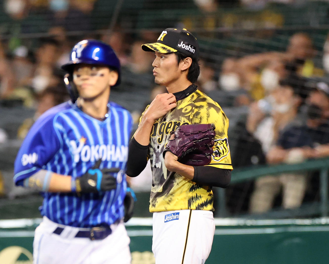 8回表DeNA無死二塁、宮崎に中越え適時二塁打を打たれる阪神藤浪（撮影・清水貴仁）
