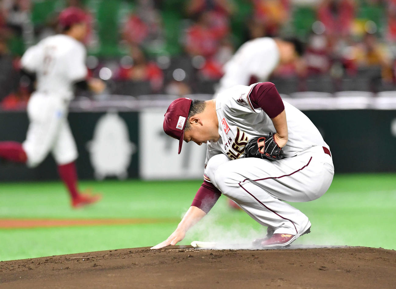 ソフトバンク対楽天　1回裏のマウンドに上がり、集中力を高める田中将（撮影・岩下翔太）