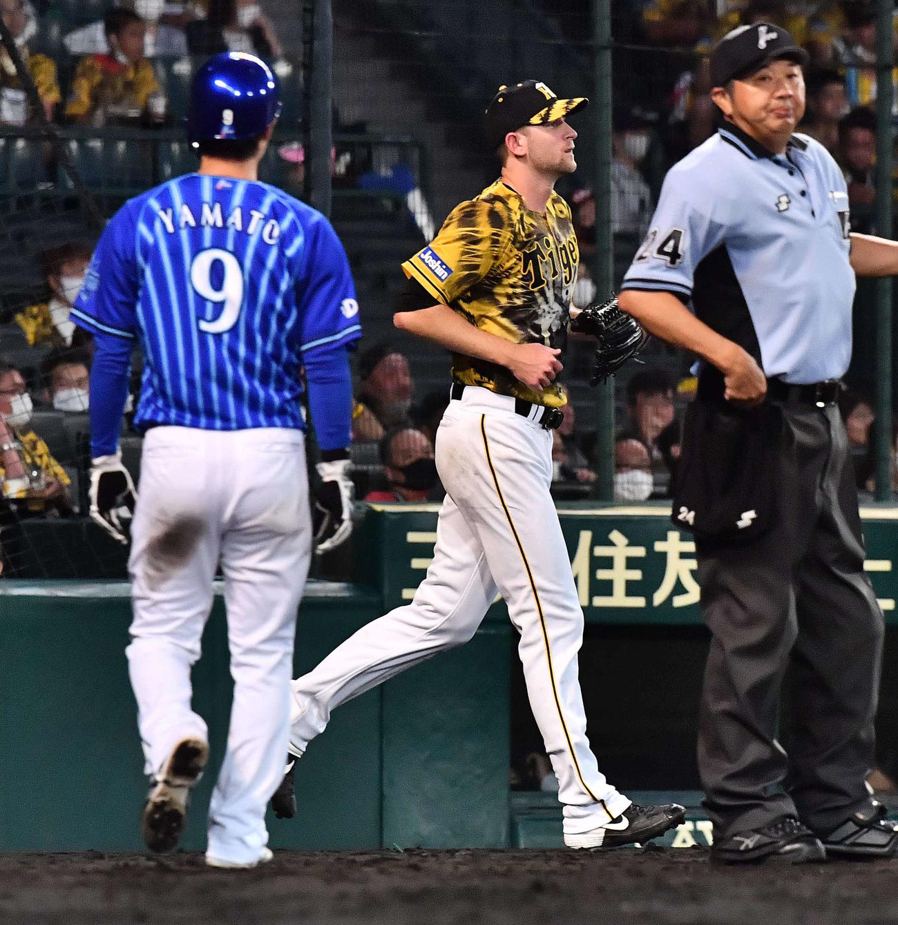 阪神対DeNA 4回表DeNA1死二、三塁、今永に中前に適時打を浴び大和の生還を許すガンケル（撮影・上田博志）