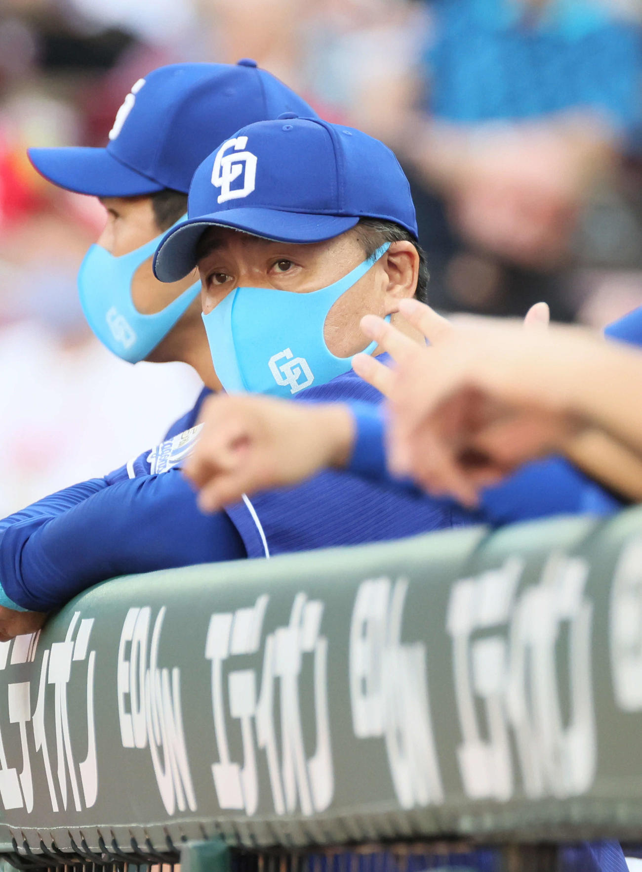 広島対中日　2回表中日、ベンチの与田監督（撮影・加藤孝規）
