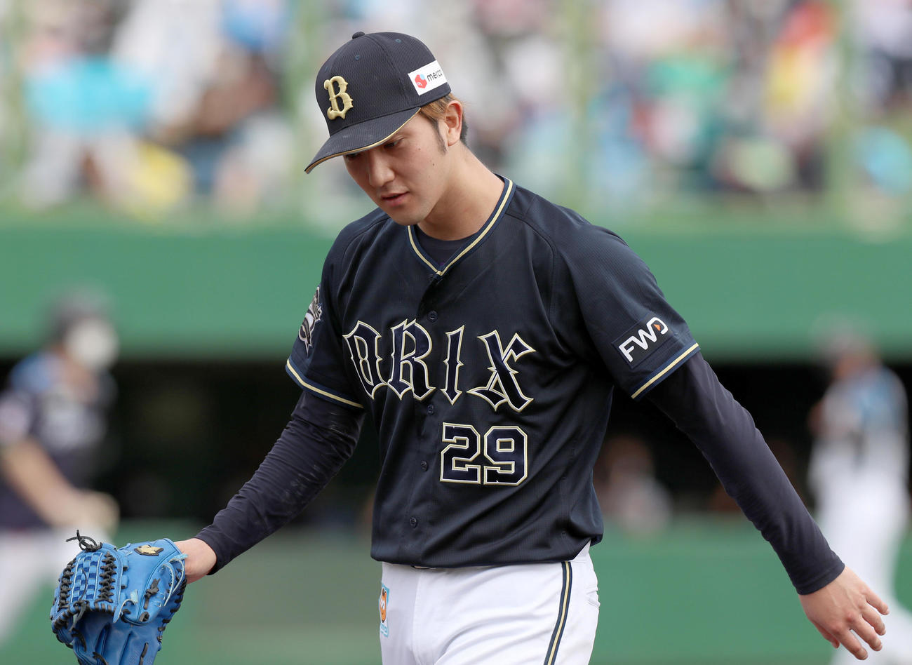日本ハム対オリックス　逆転を許しベンチに戻るオリックス田嶋（撮影・佐藤翔太）