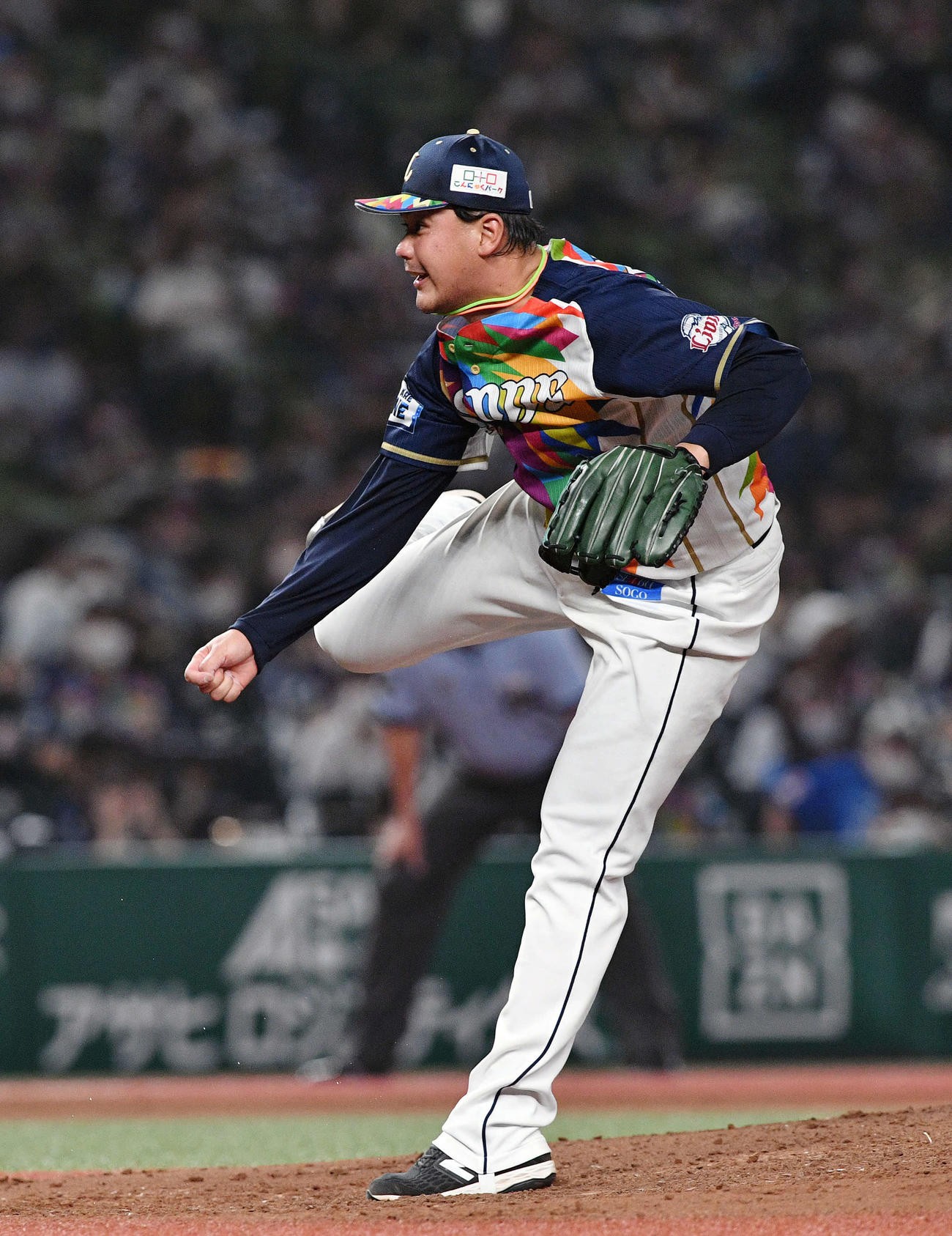 西武対ロッテ　力投する西武先発の高橋（撮影・滝沢徹郎）