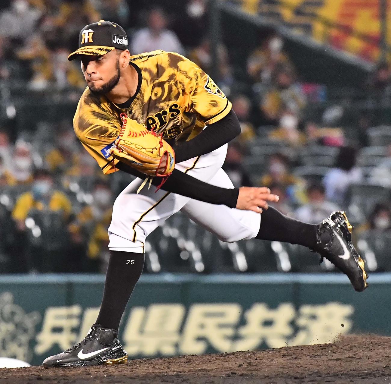 阪神対DeNA　阪神4番手で登板するスアレス（撮影・上田博志）