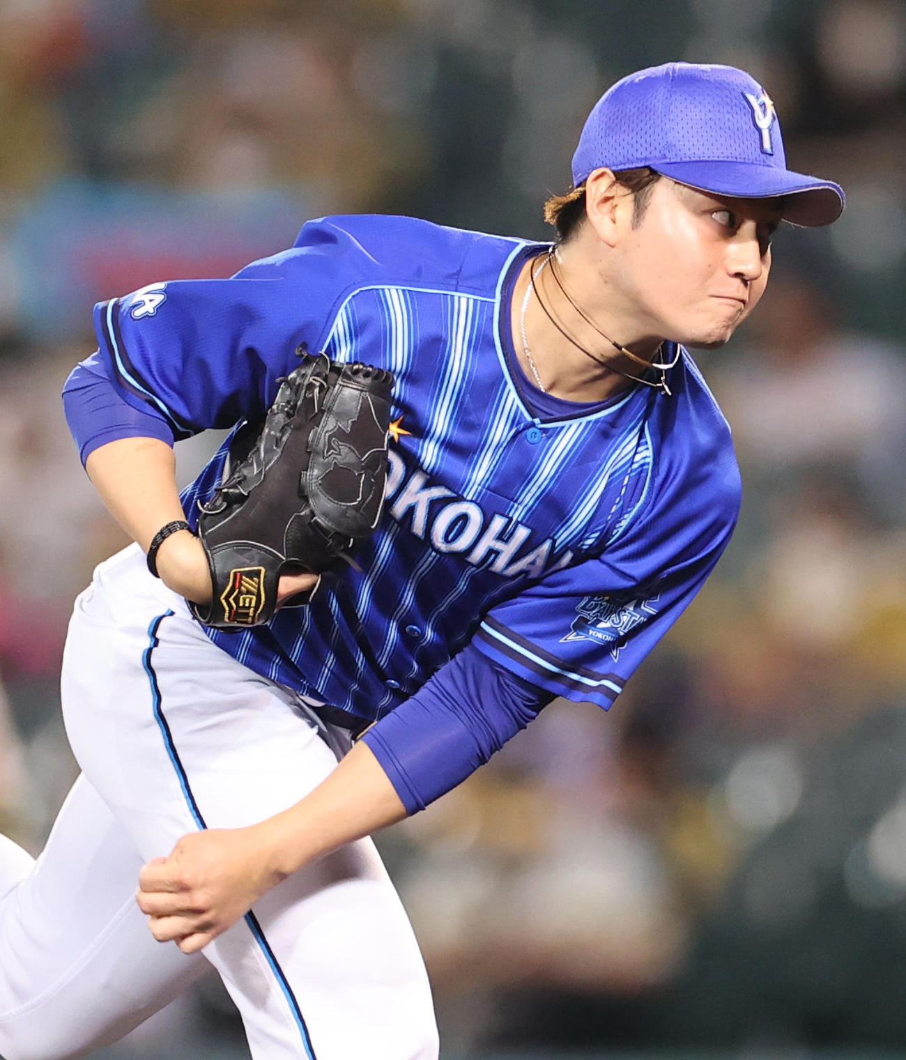 阪神対DeNA 8回裏阪神2死満塁、登板するDeNA砂田（撮影・清水貴仁）