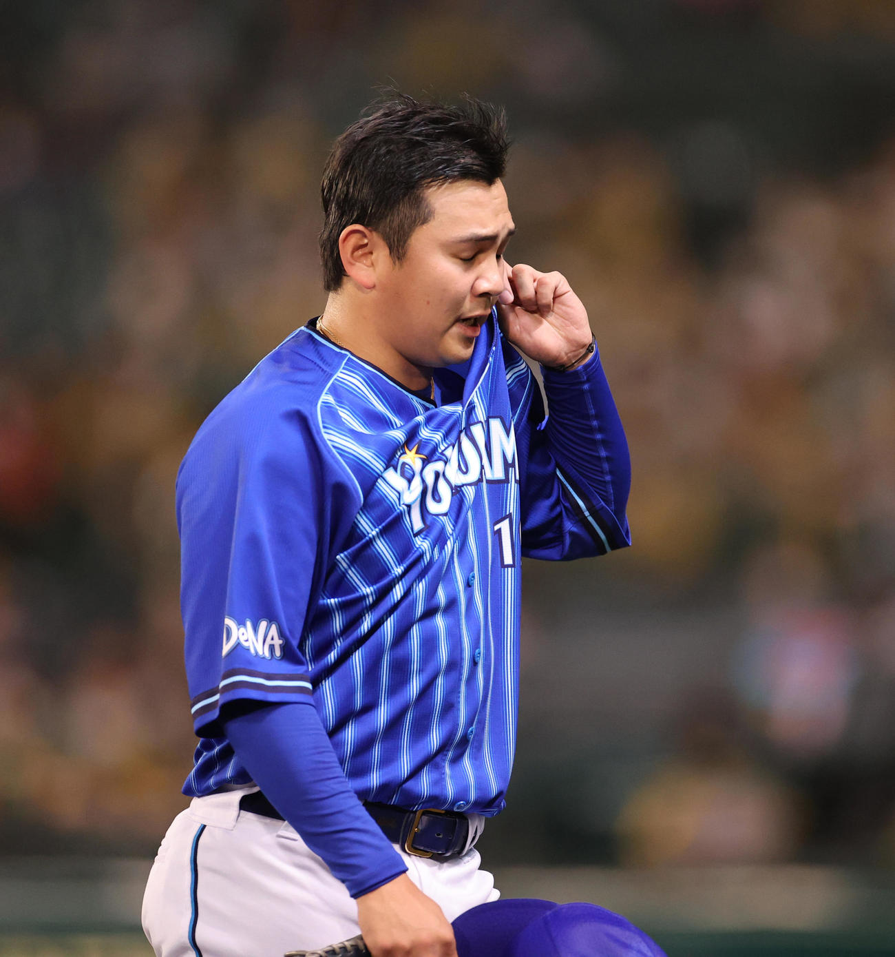 阪神対DeNA 8回裏阪神2死満塁、2失点で降板となるDeNA山崎（撮影・清水貴仁）