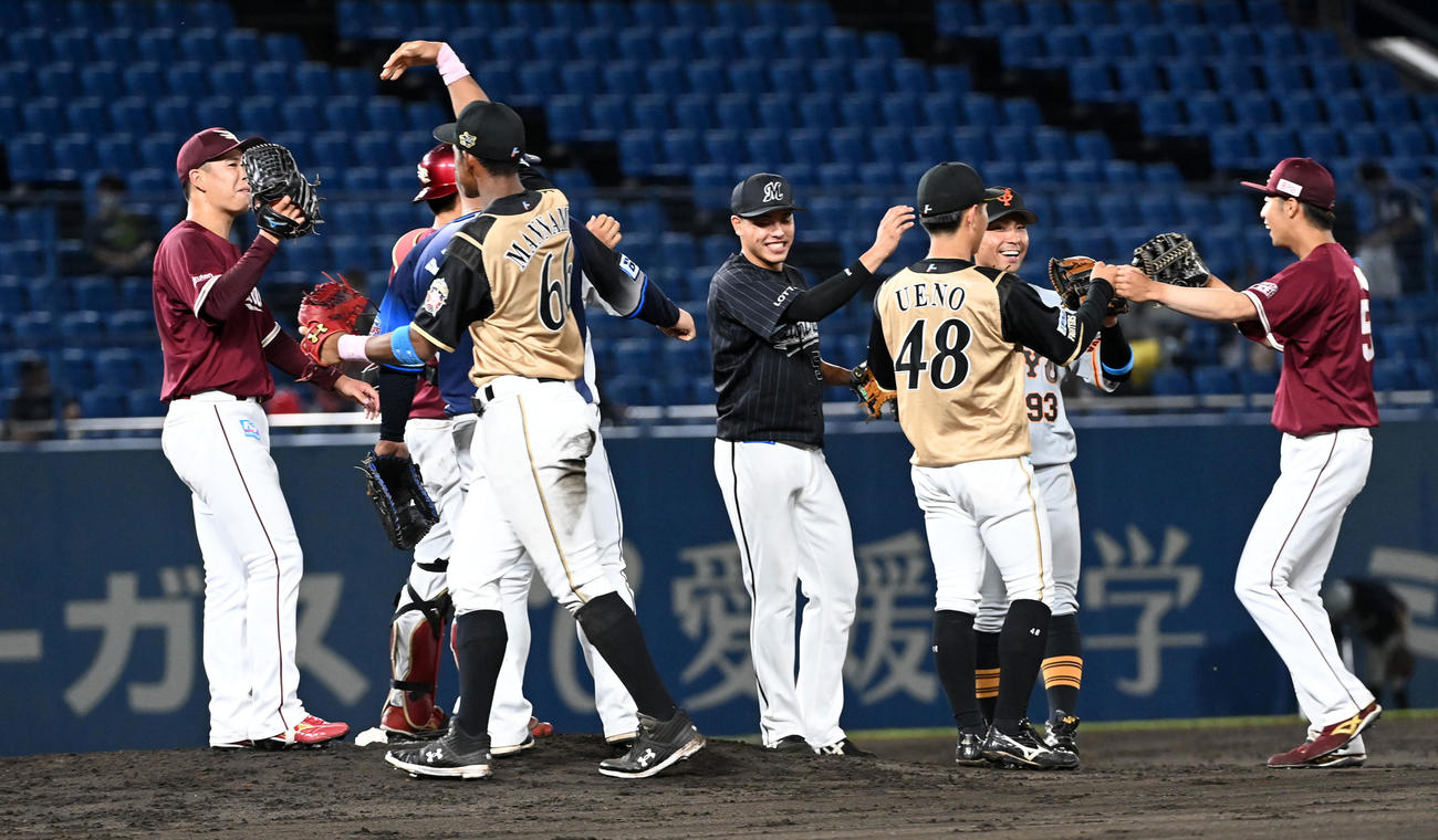 全ウ対全イ　全ウを破り喜ぶ全イナイン（撮影・前岡正明）
