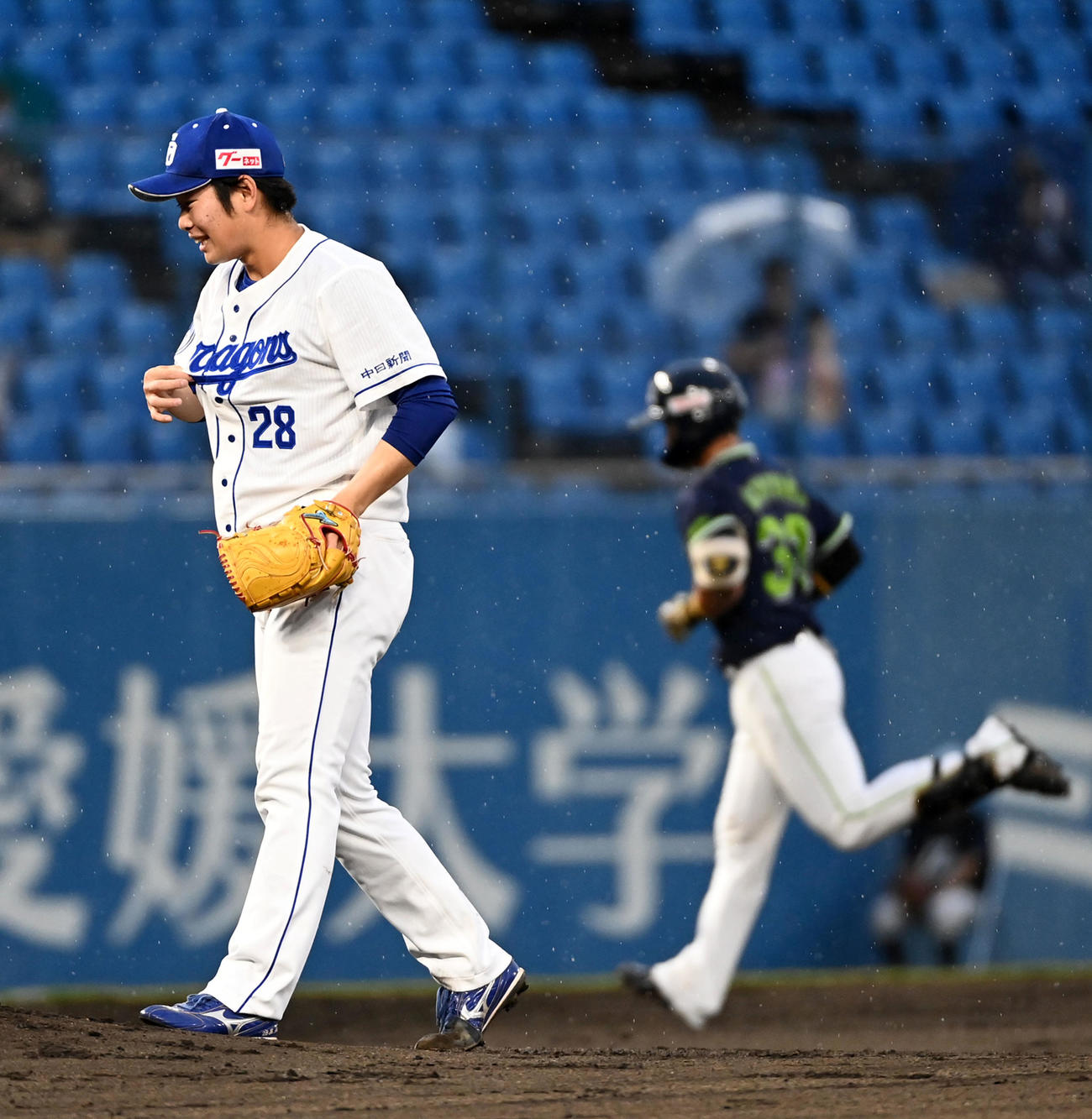 全ウ対全イ　3回表全イ無死、内山に左越え先制本塁打を打たれた森（撮影・前岡正明）