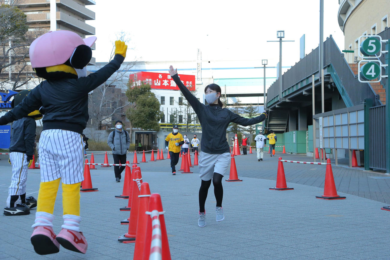 “甲子園エンジョイラン2021”を9月23日（木・祝）に開催！（甲子園球場提供写真）