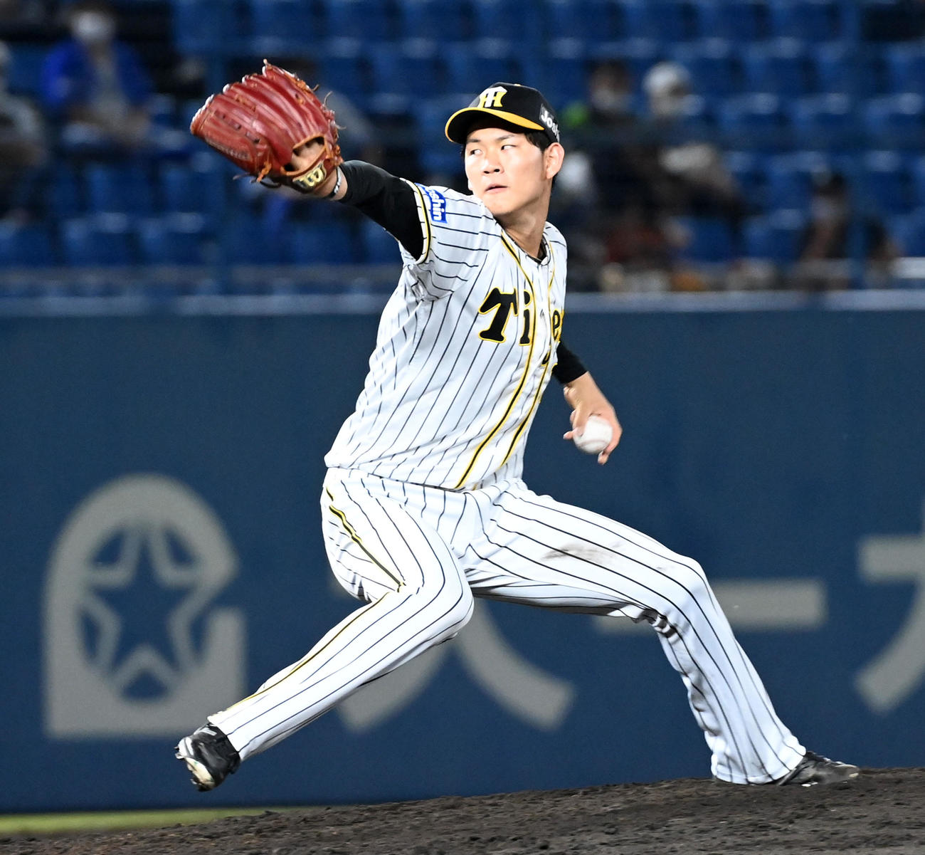 全ウ対全イ　9回に登板した阪神及川（撮影・前岡正明）