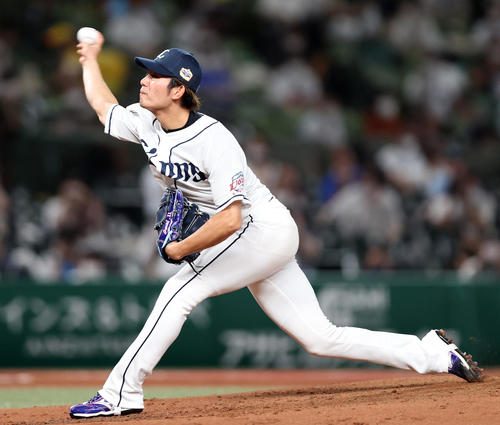 全パ対全セ　3回表から登板する今井（撮影・狩俣裕三）