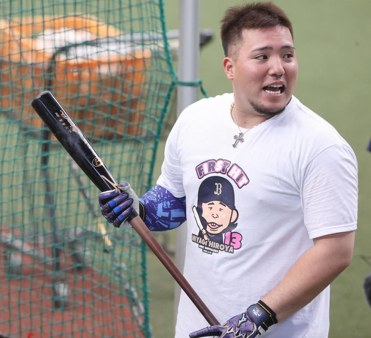 全パ対全セ　宮城の初安打記念Tシャツを着て打撃練習する全パ山川（撮影・垰建太）