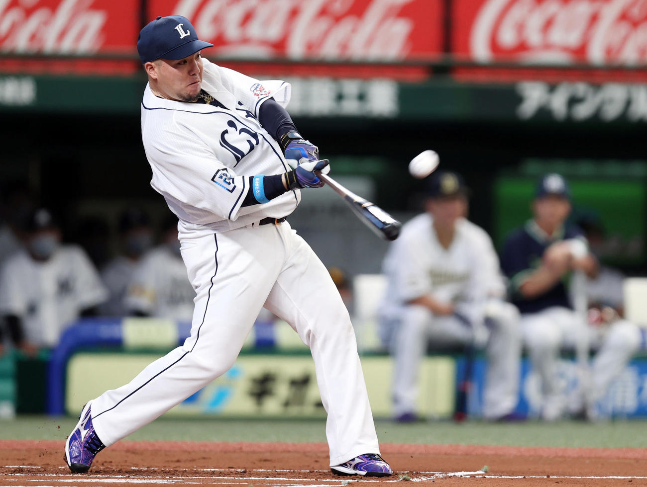 全パ対全セ　試合前のホームランダービーで、スタンドに次々と放り込む山川（撮影・狩俣裕三）