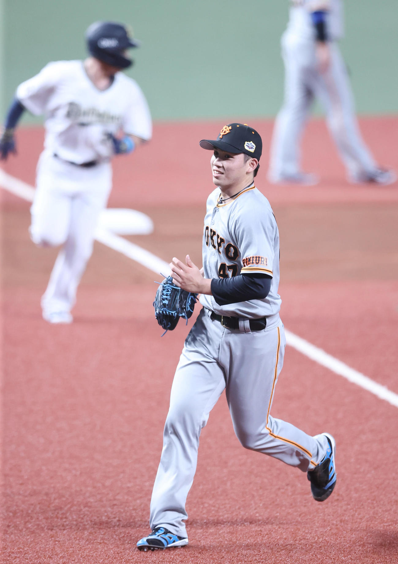 全パ対全セ　2回裏全パ無死一、二塁、山川に先制の適時二塁打を許し苦笑いの高橋（撮影・垰建太）