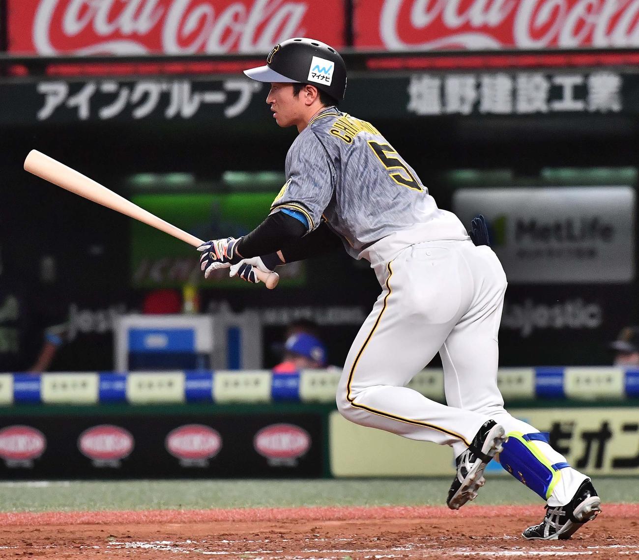 「マイナビオールスターゲーム2021」第1戦　全パ対全セ　3回表全セ1死一塁、右前安打を放つ近本（撮影・上田博志）