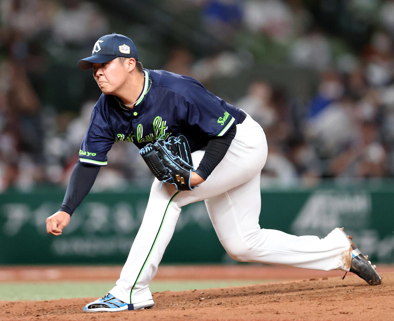 全パ対全セ　4回裏から登板する清水（撮影・狩俣裕三）