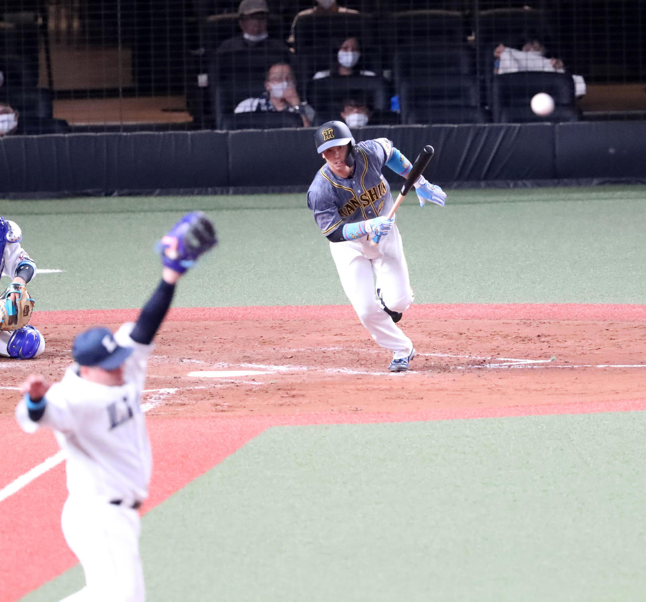 全パ対全セ　5回表全セ無死一塁、梅野は右翼線に適時三塁打を放つ（撮影・加藤哉）