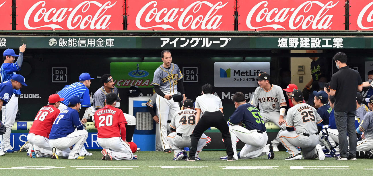 「マイナビオールスター2021」第1戦　全パ対全セ　全セの声だしをする青柳（撮影・たえ見朱実）