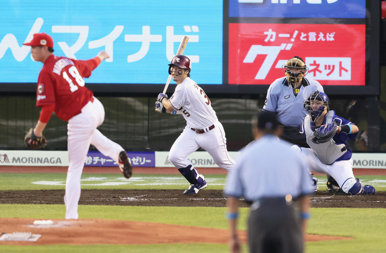 全パ対全セ　3回裏全パ1死二、三塁、島内は右前適時打を放つ。投手森下（撮影・足立雅史）