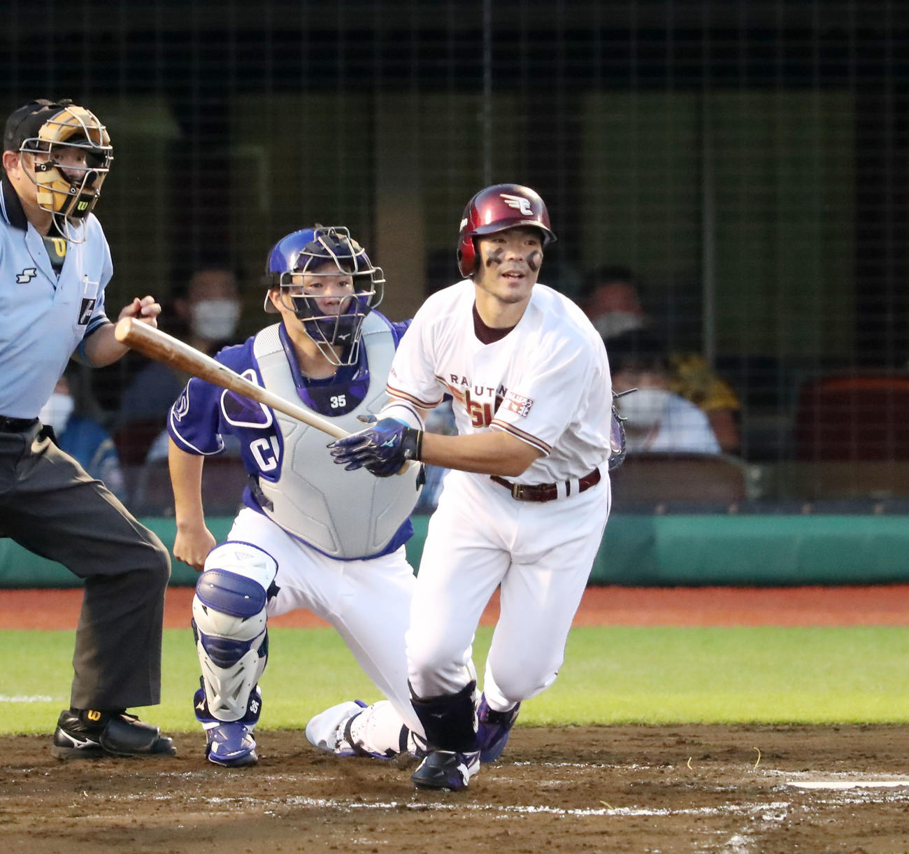 全パ対全セ　3回裏全パ1死二、三塁、島内は右前に勝ち越し適時打を放つ（撮影・加藤哉）