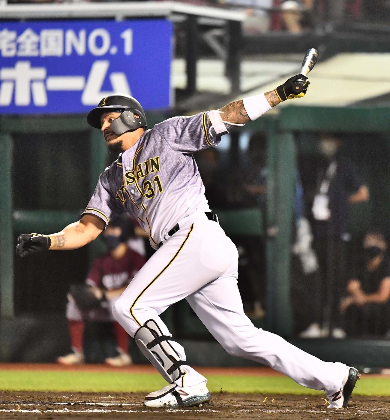 「マイナビオールスターゲーム2021」第2戦　8回表全セ1死一、三塁、左前に適時打を放つマルテ（撮影・上田博志）