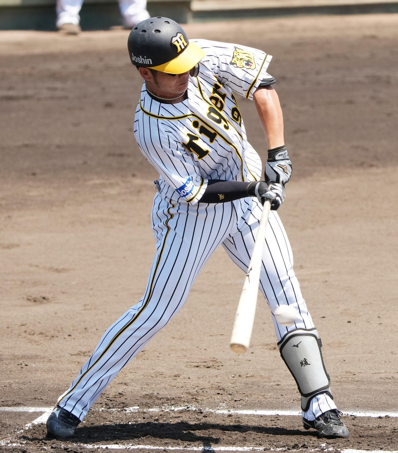 練習試合　阪神2軍対大和高田クラブ　1回裏阪神1死二塁、中前へ先制適時打を放つ小野寺（代表撮影）