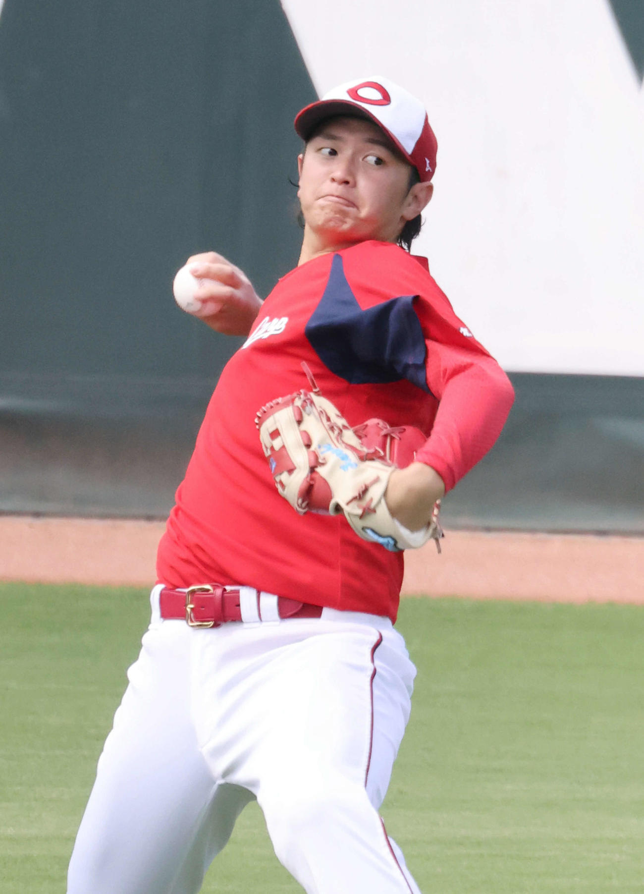 広島練習　キャッチボールをする大道（撮影・加藤孝規）