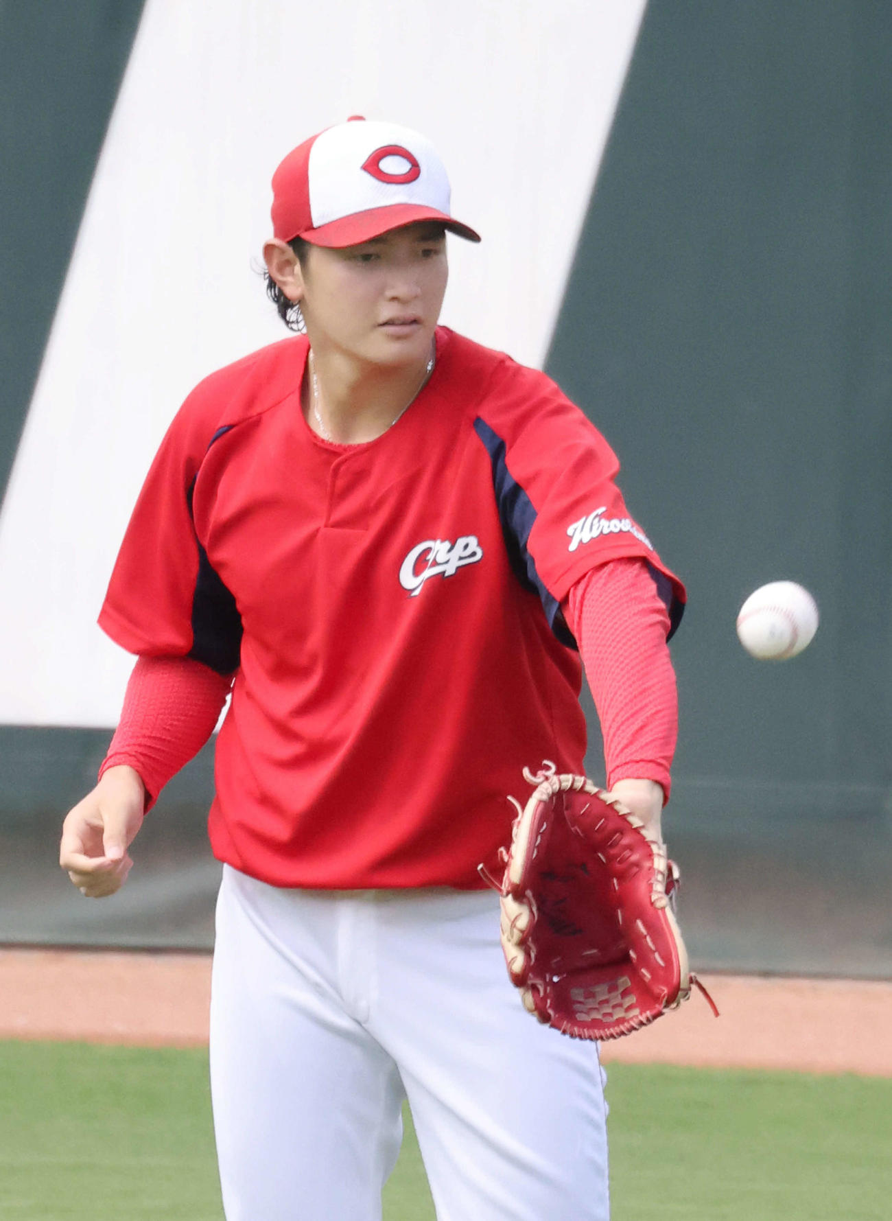 広島練習　キャッチボールをする大道（撮影・加藤孝規）