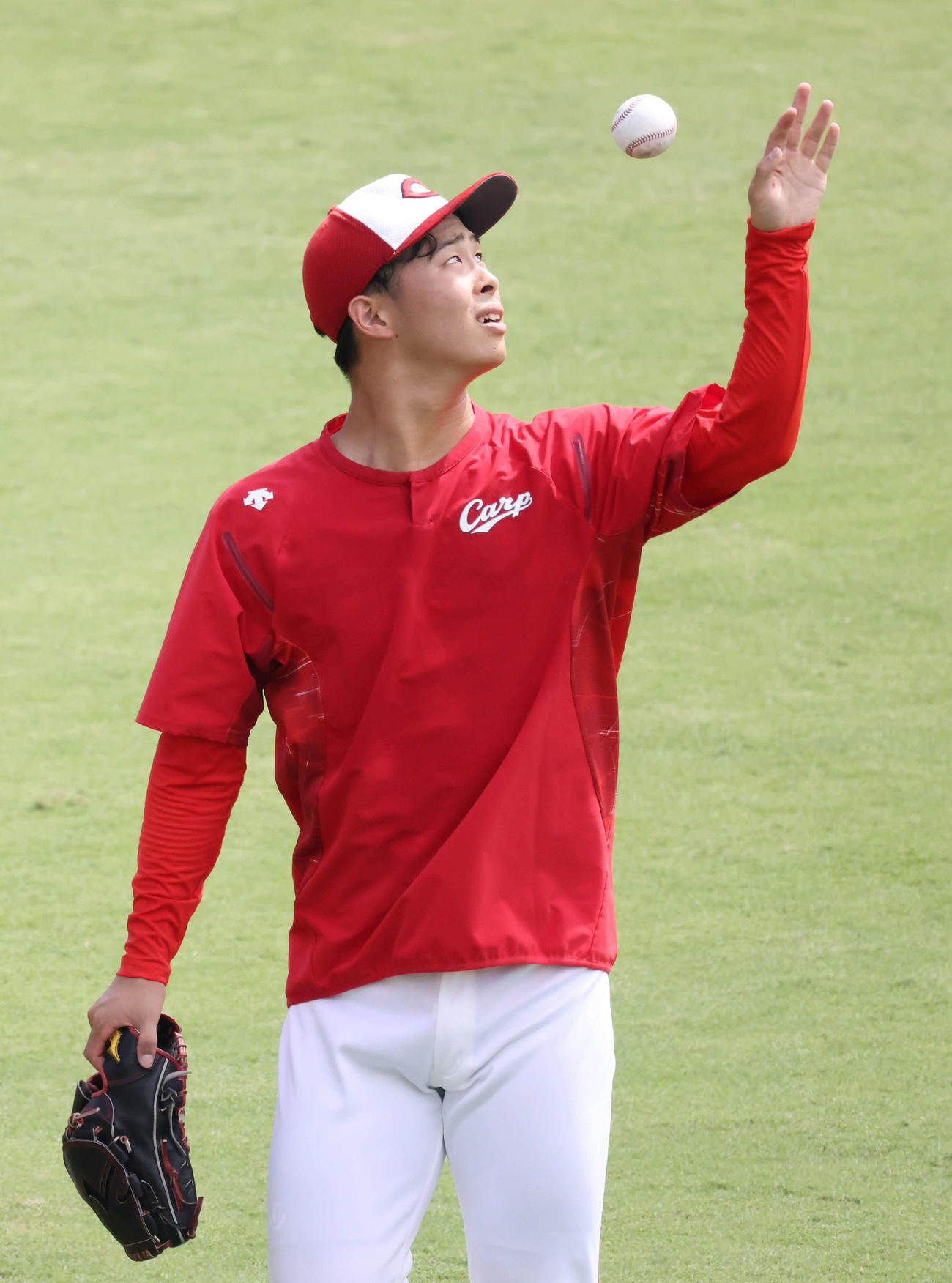広島練習　キャッチボールをする玉村（撮影・加藤孝規）