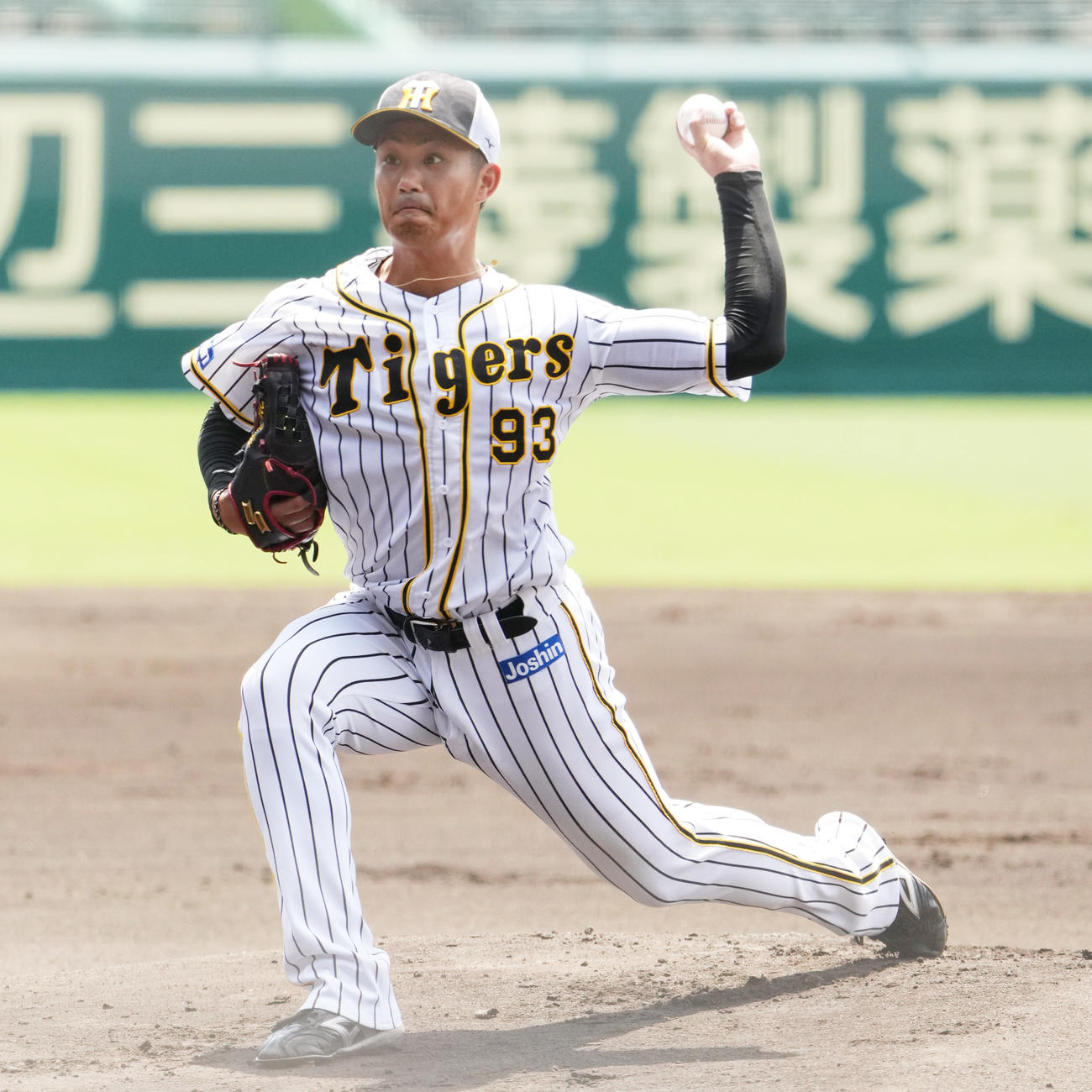 投内連係を行う石井将（撮影・清水貴仁）