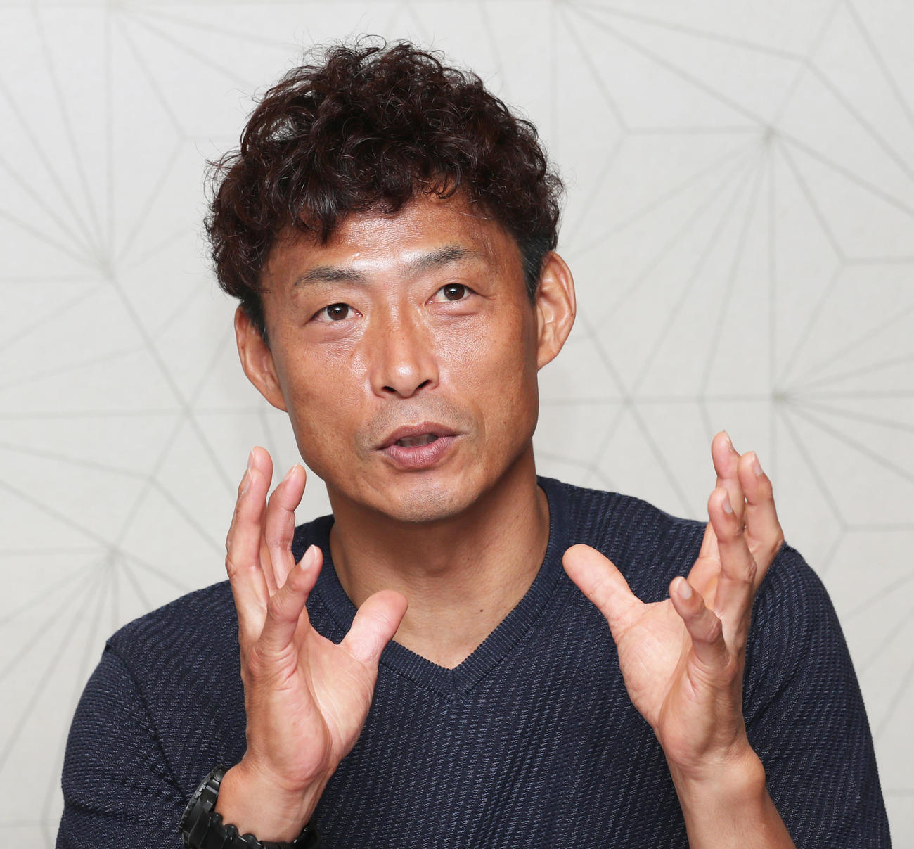 中西清起氏と話し合う桧山進次郎氏（撮影・清水貴仁）