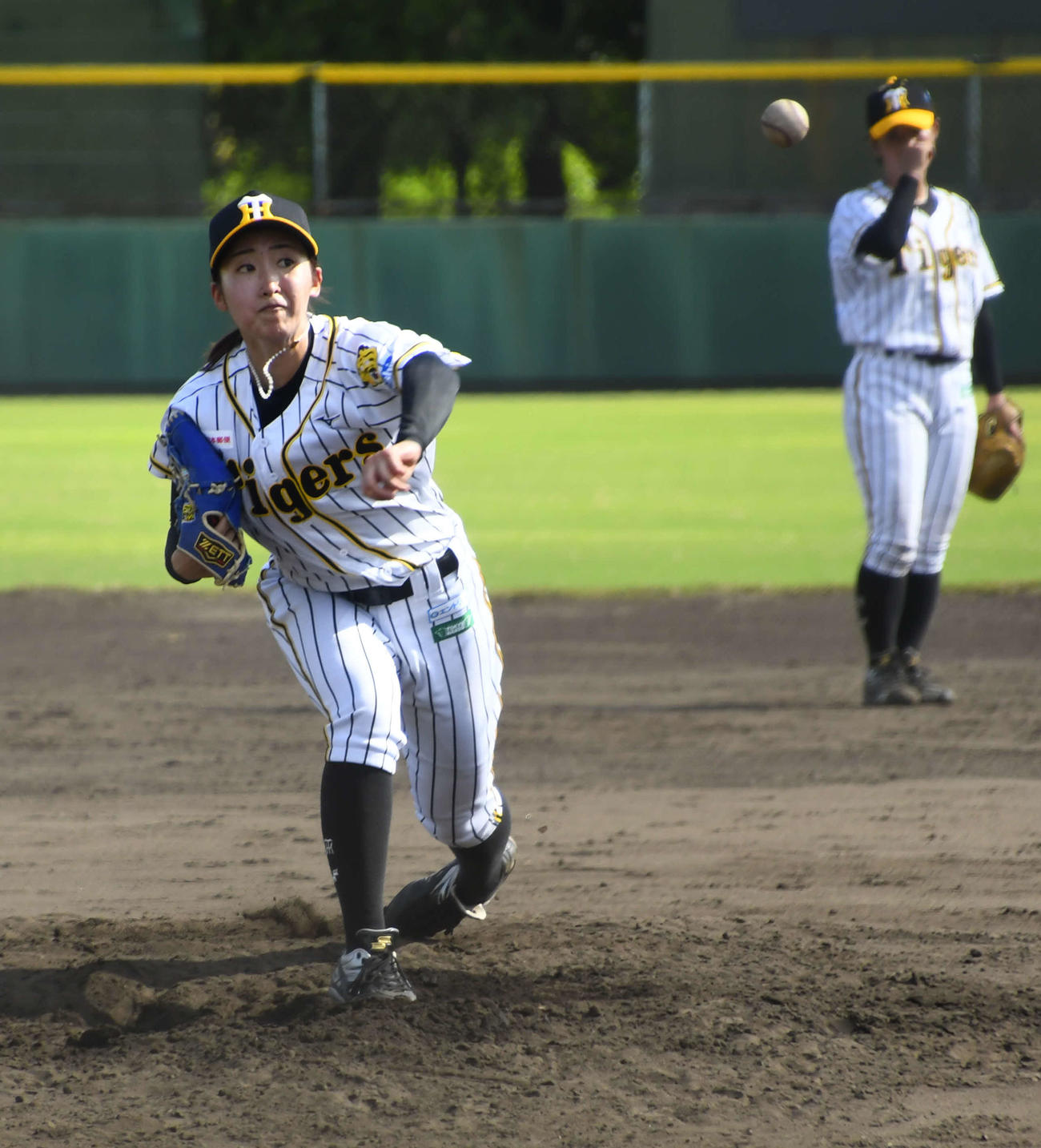紅白戦に登板した阪神タイガースWomenの植村美奈子（撮影・中野椋）