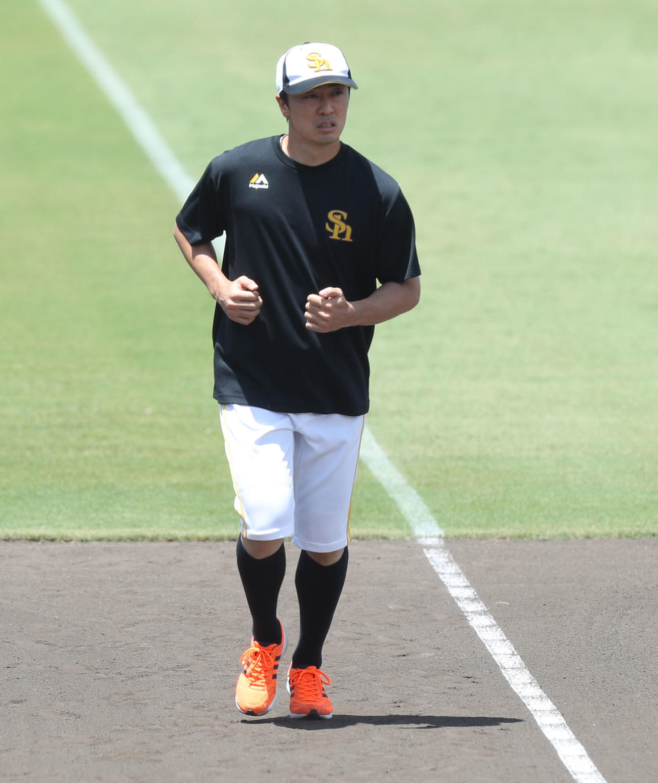 ランニングをするソフトバンク和田毅（撮影・屋方直哉）