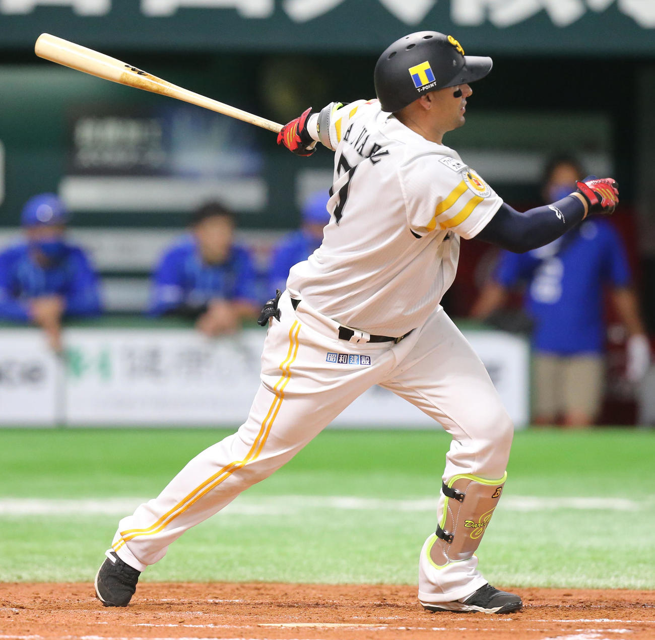 ソフトバンク対DeNA 2回裏ソフトバンク2死三塁、アルバレス左前適時打を放つ（撮影・屋方直哉）