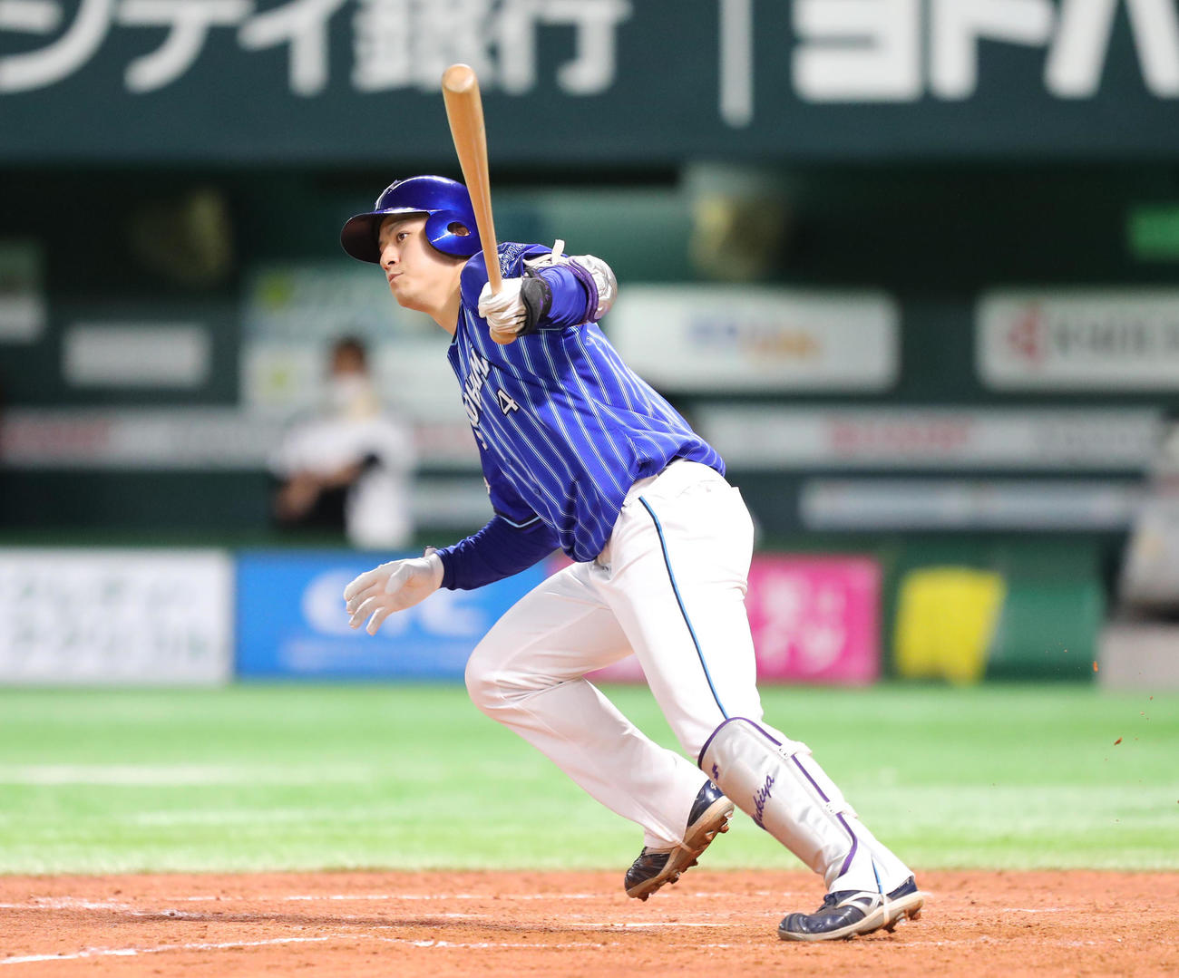 ソフトバンク対DeNA 5回表DeNA2死一塁、伊藤裕季也は左翼線に適時二塁打を放つ（撮影・梅根麻紀）