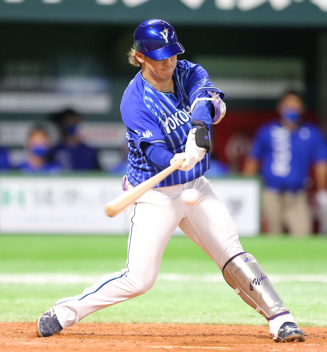 ソフトバンク対DeNA 4回表DeNA無死一、三塁、伊藤裕は右前適時打を放つ（撮影・屋方直哉）