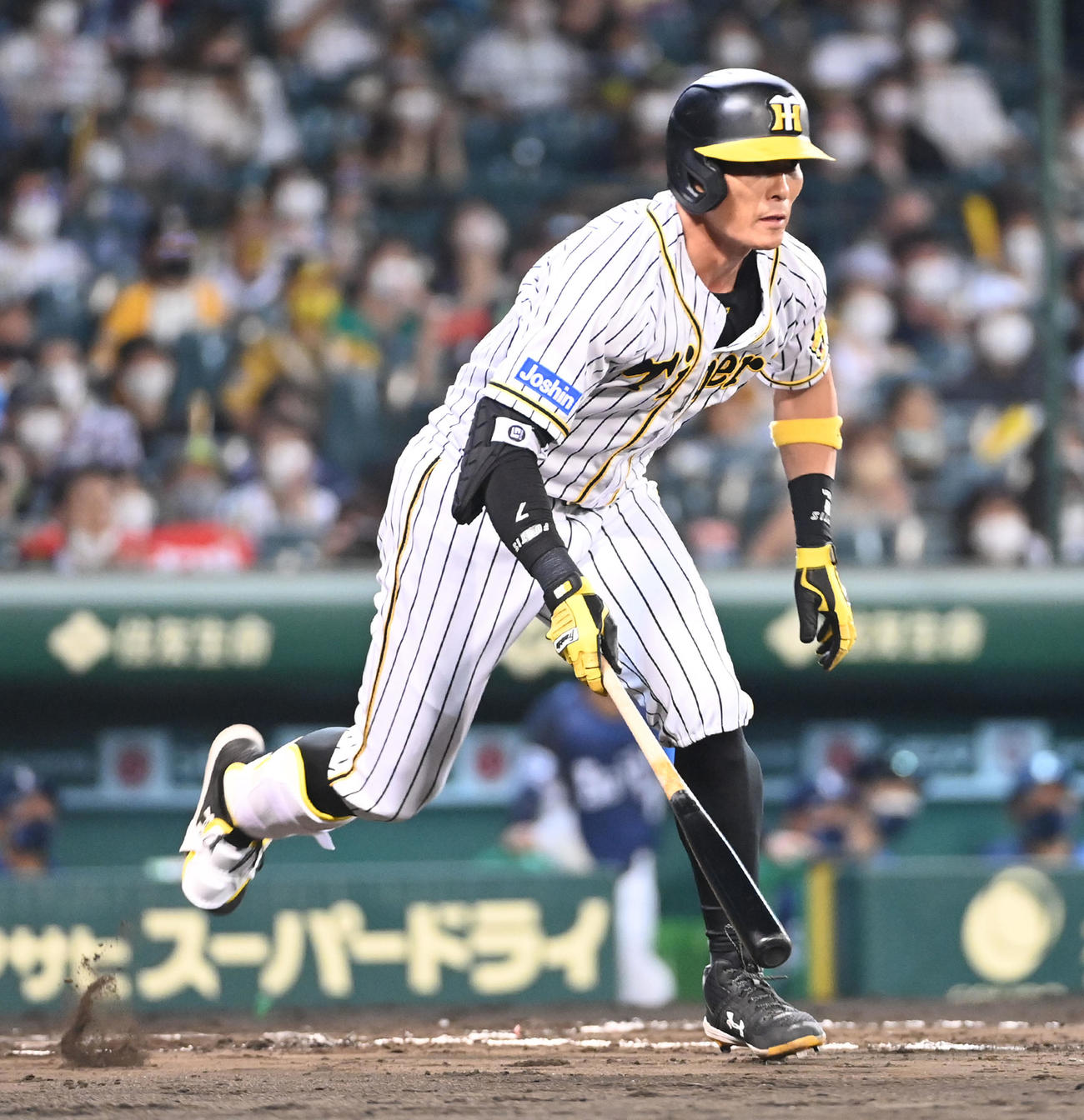 阪神対西武　7回裏阪神無死、糸井は右前打を放つ（撮影・前岡正明）