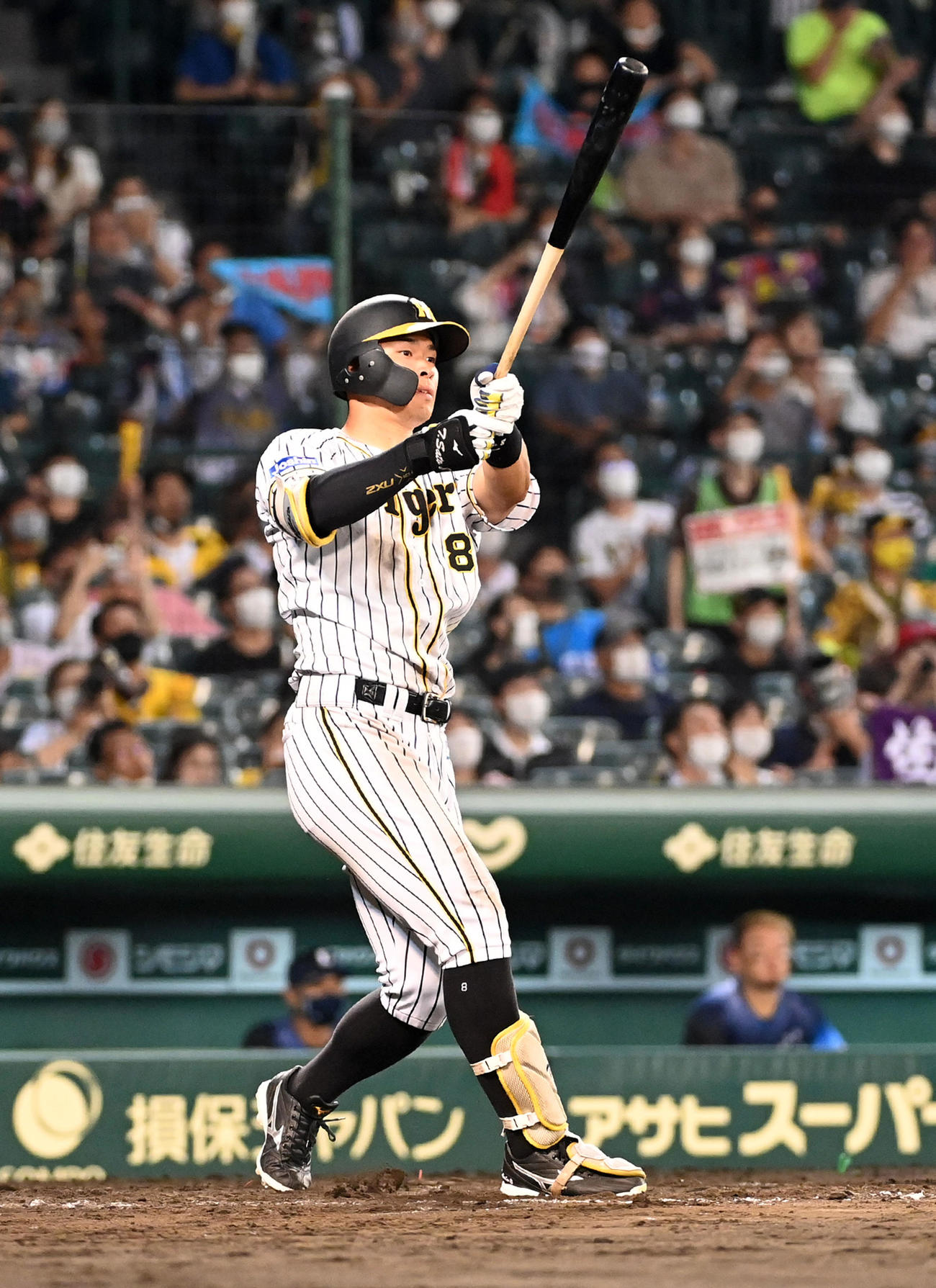 阪神対西武　8回裏阪神1死、佐藤輝は右越え本塁打を放つ（撮影・前岡正明）