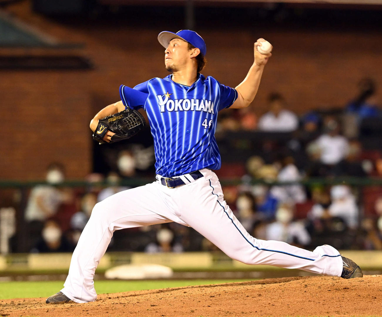 楽天対DeNA 7回からマウンドに上がったDeNA田中健（撮影・たえ見朱実）