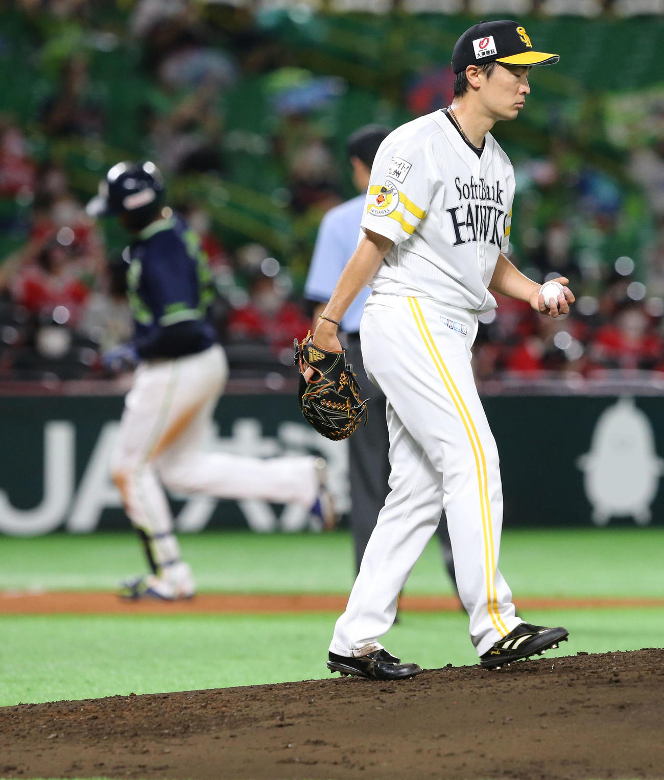 ソフトバンク対ヤクルト　3回表ヤクルト2死一塁、和田毅はサンタナに左越えの2点本塁打を浴びる（撮影・屋方直哉）