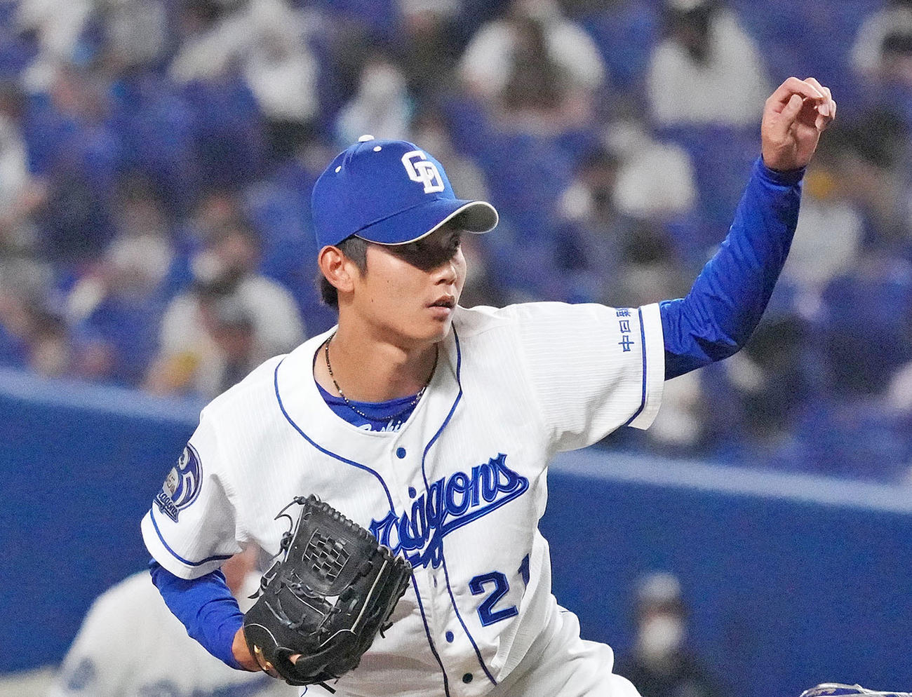 7回表、中日3番手で登板する岡田（撮影・森本幸一）