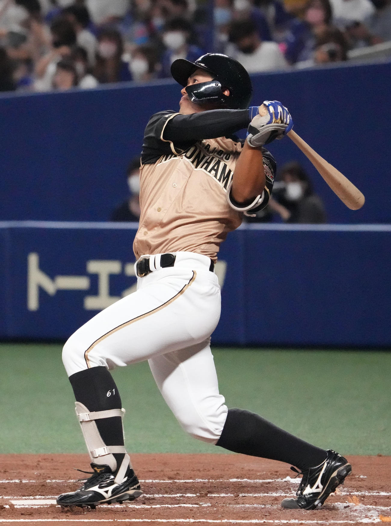 中日対日本ハム　2回表日本ハム1死一塁、左越え2点本塁打を放つ今川（撮影・森本幸一）