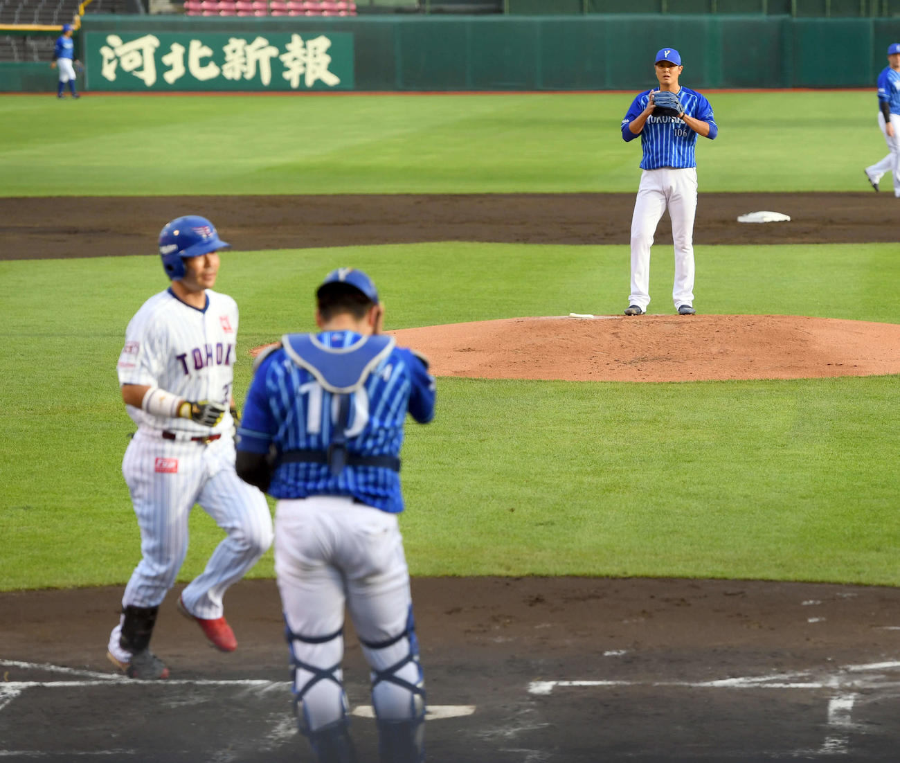 楽天対DeNA 1回裏楽天2死二塁、島内に先制の2点本塁打を浴びる宮国（撮影・たえ見朱実）