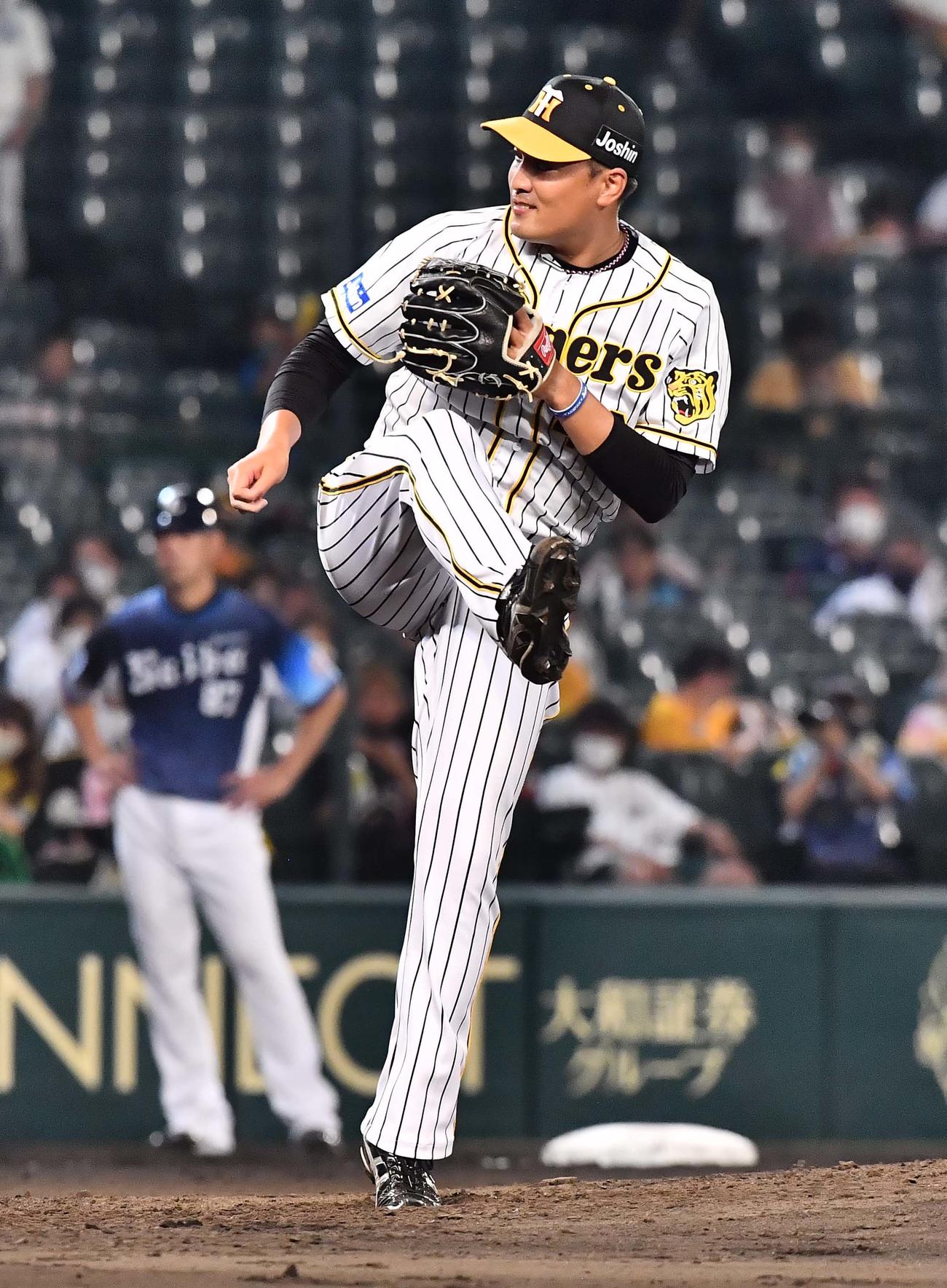 阪神対西武　7回途中無失点と好投した秋山（撮影・上田博志）