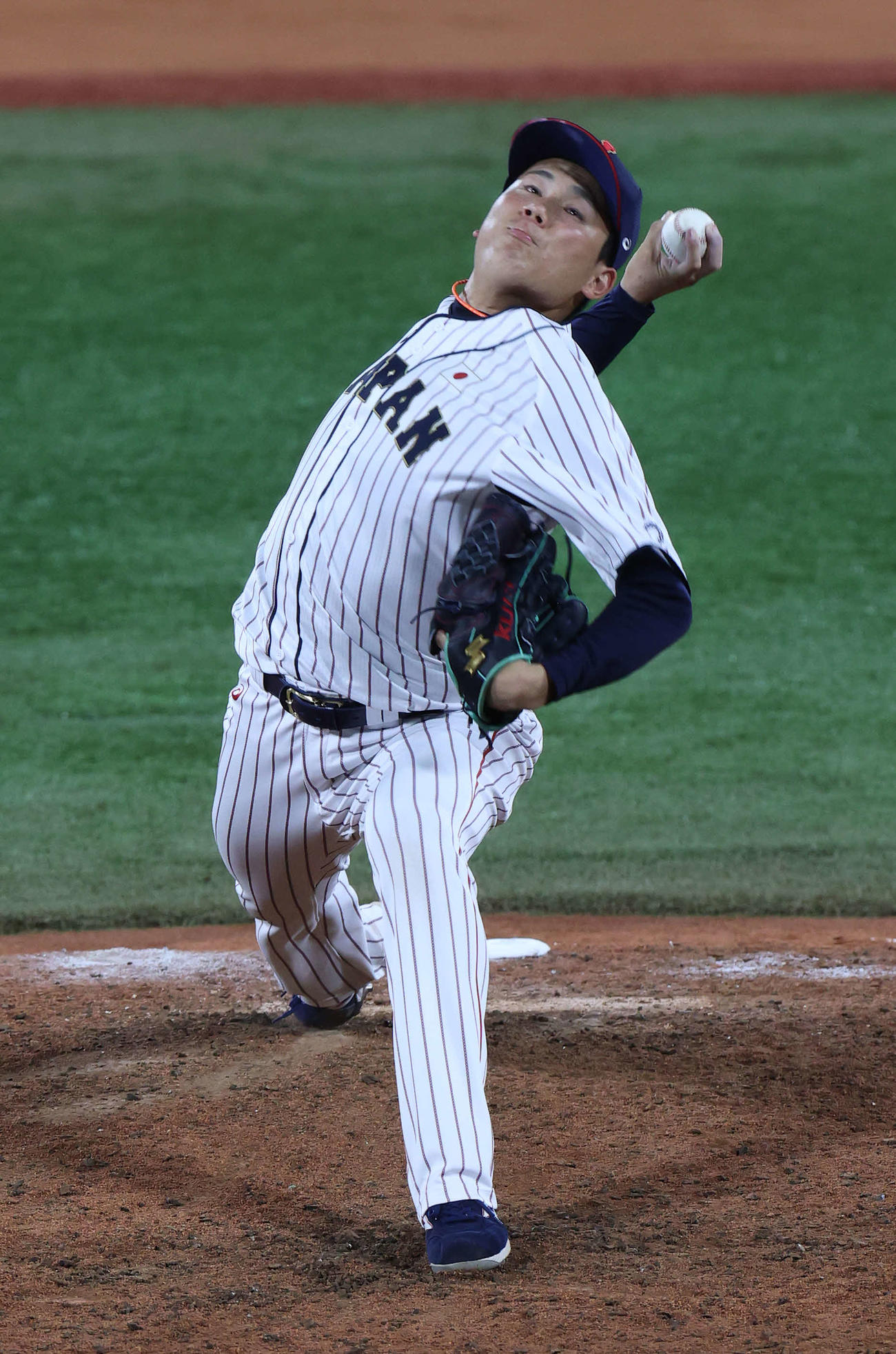 日本対米国　10回に日本7番手で登板した栗林（撮影・河野匠）