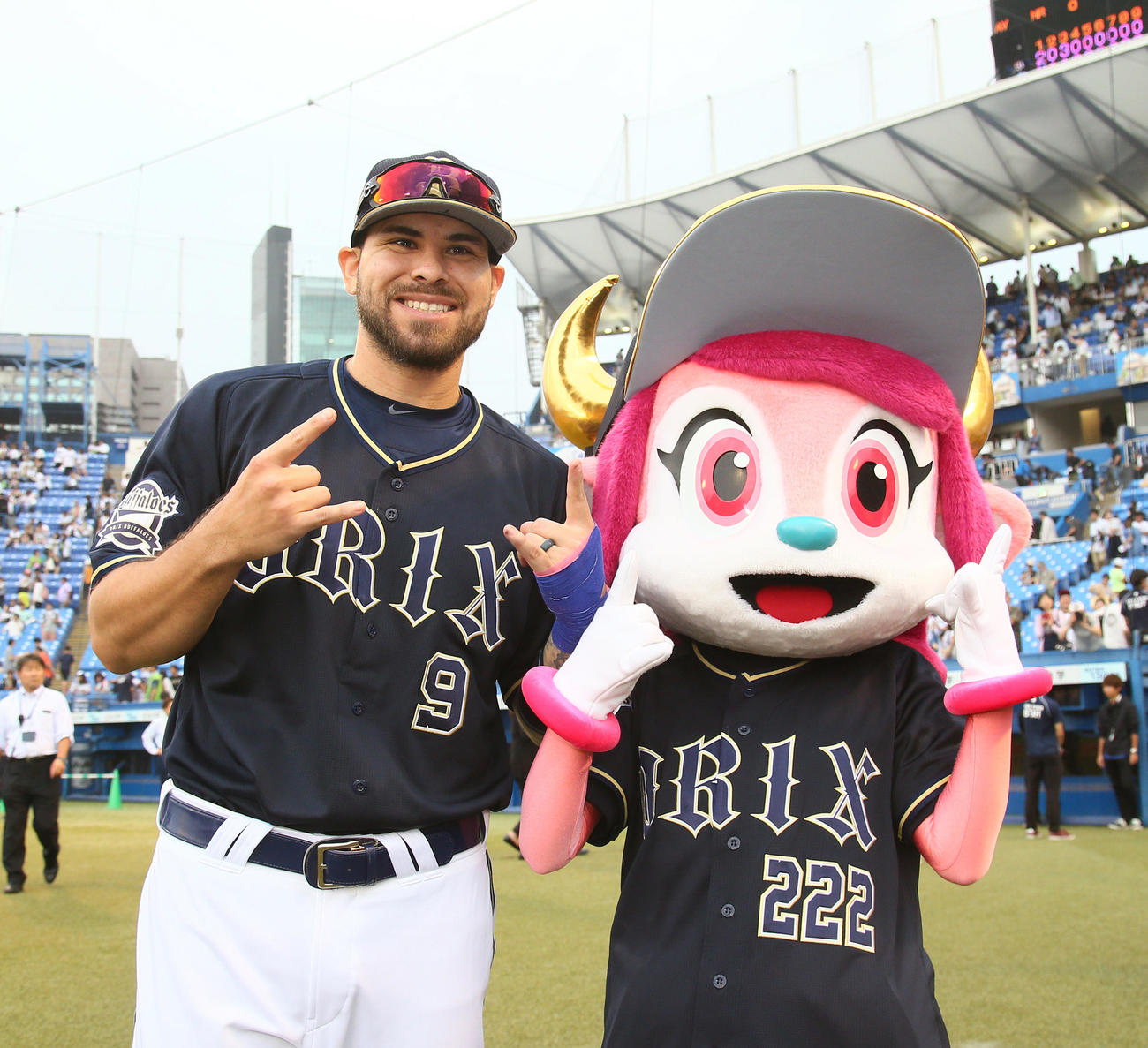 2019年6月8日のヤクルト戦　2打席連続の本塁打を含む5打点の活躍を見せ笑顔を見せるオリックスのロメロ（2019年6月8日撮影）