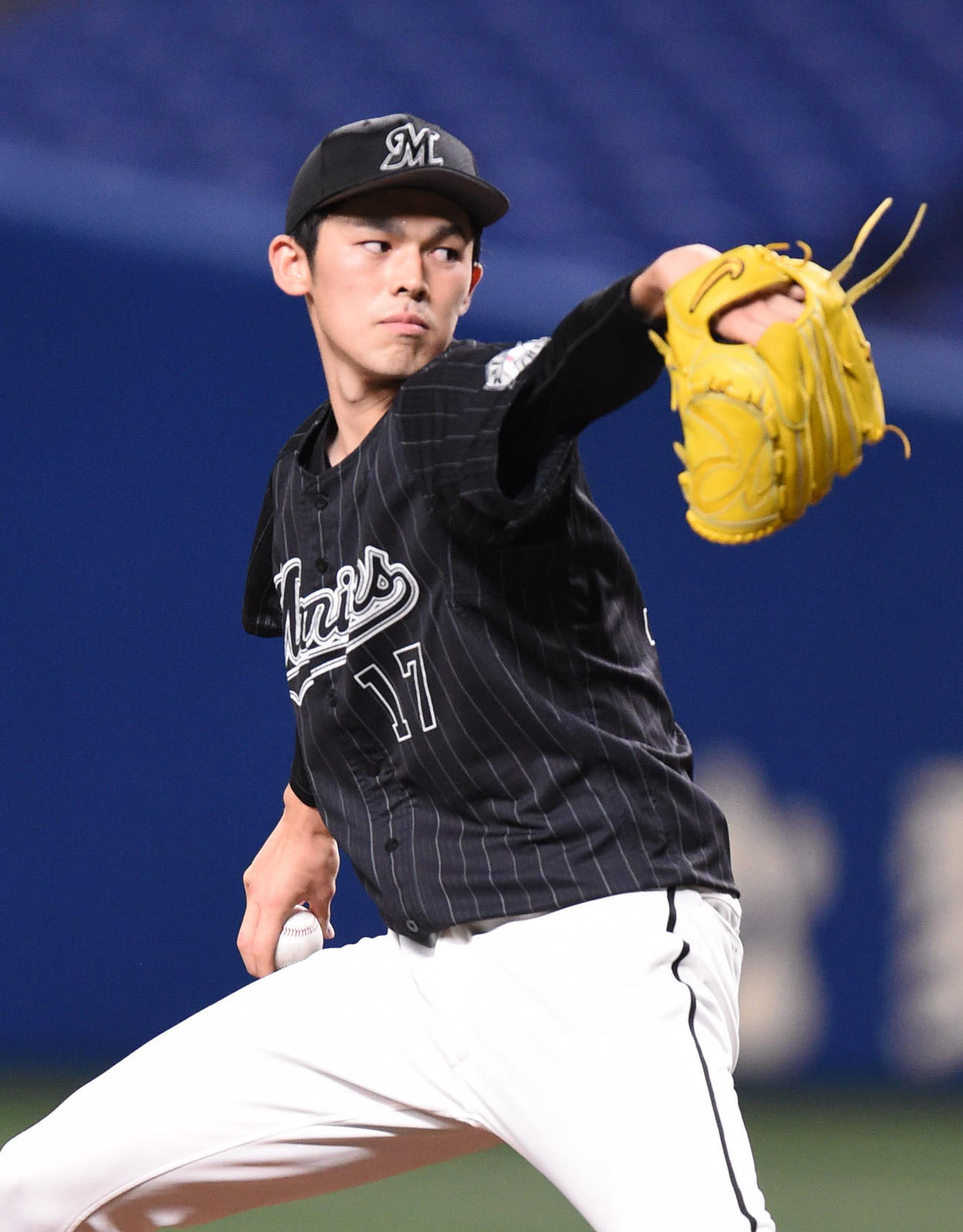 エキシビジョンマッチ中日対ロッテ　1回裏、登板するロッテ先発の佐々木朗（撮影・森本幸一）