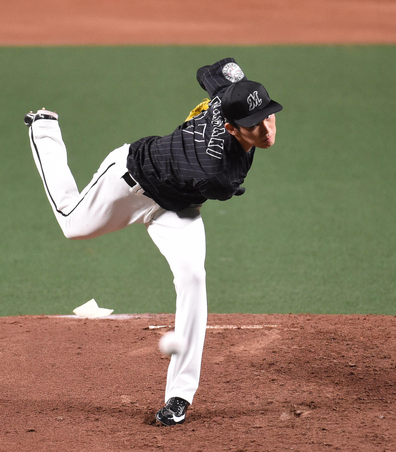 エキシビジョンマッチ中日対ロッテ　2回裏、力投するロッテ先発の佐々木朗（撮影・森本幸一）