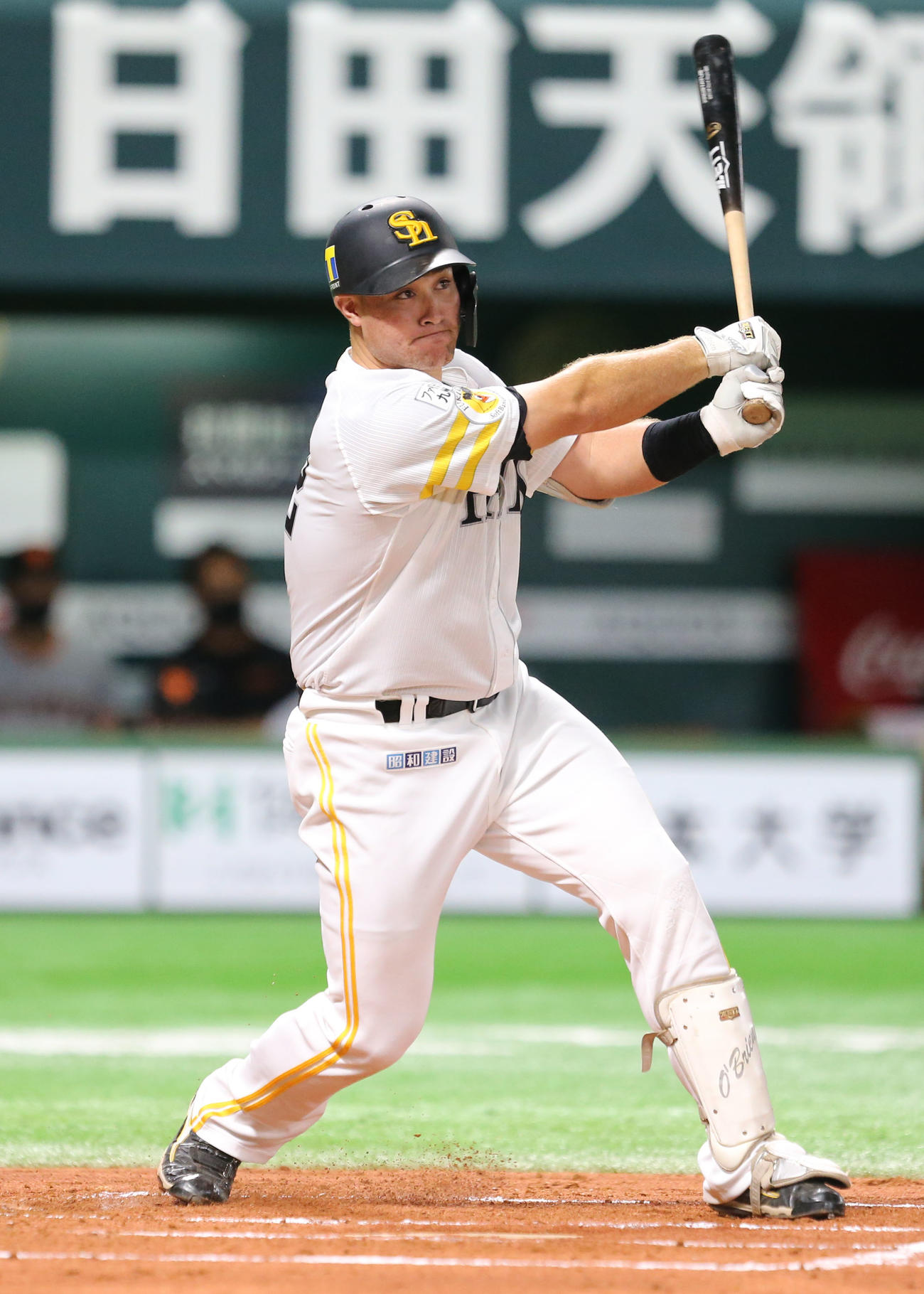 ソフトバンク対巨人　1回裏ソフトバンク1死一、二塁、リチャードは右越えの3点本塁打放つ（撮影・屋方直哉）